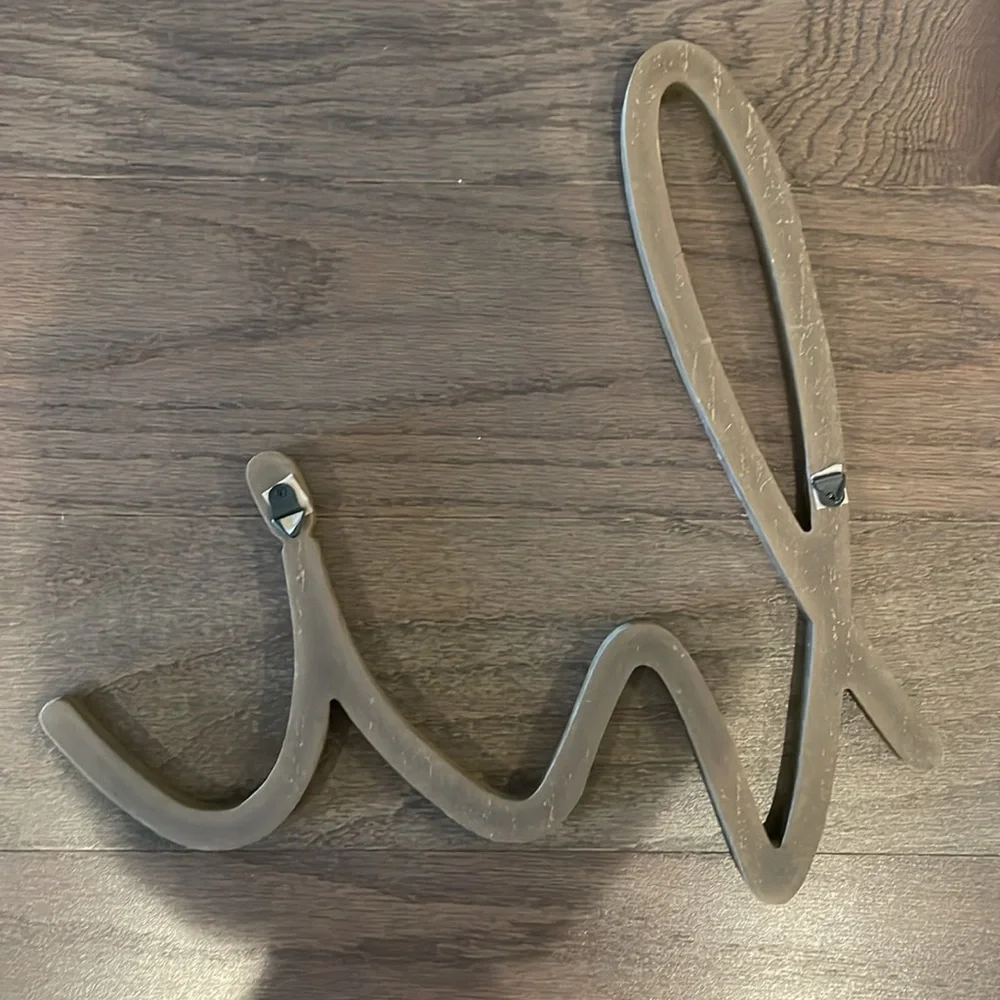 “HI” Wooden Sign